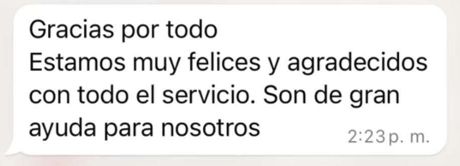Mensaje de WhatsApp de un cliente: estamos muy felices y agradecidos con todo el servicio